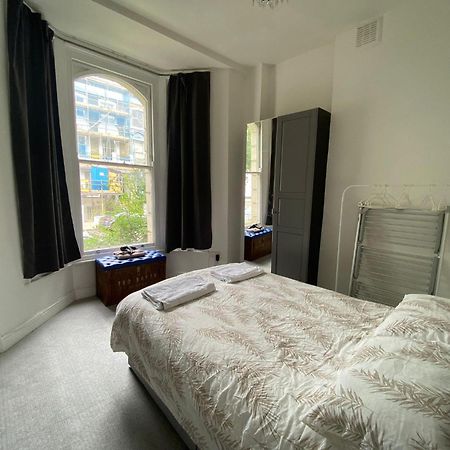 Bustling Western Apartment ลอนดอน ภายนอก รูปภาพ