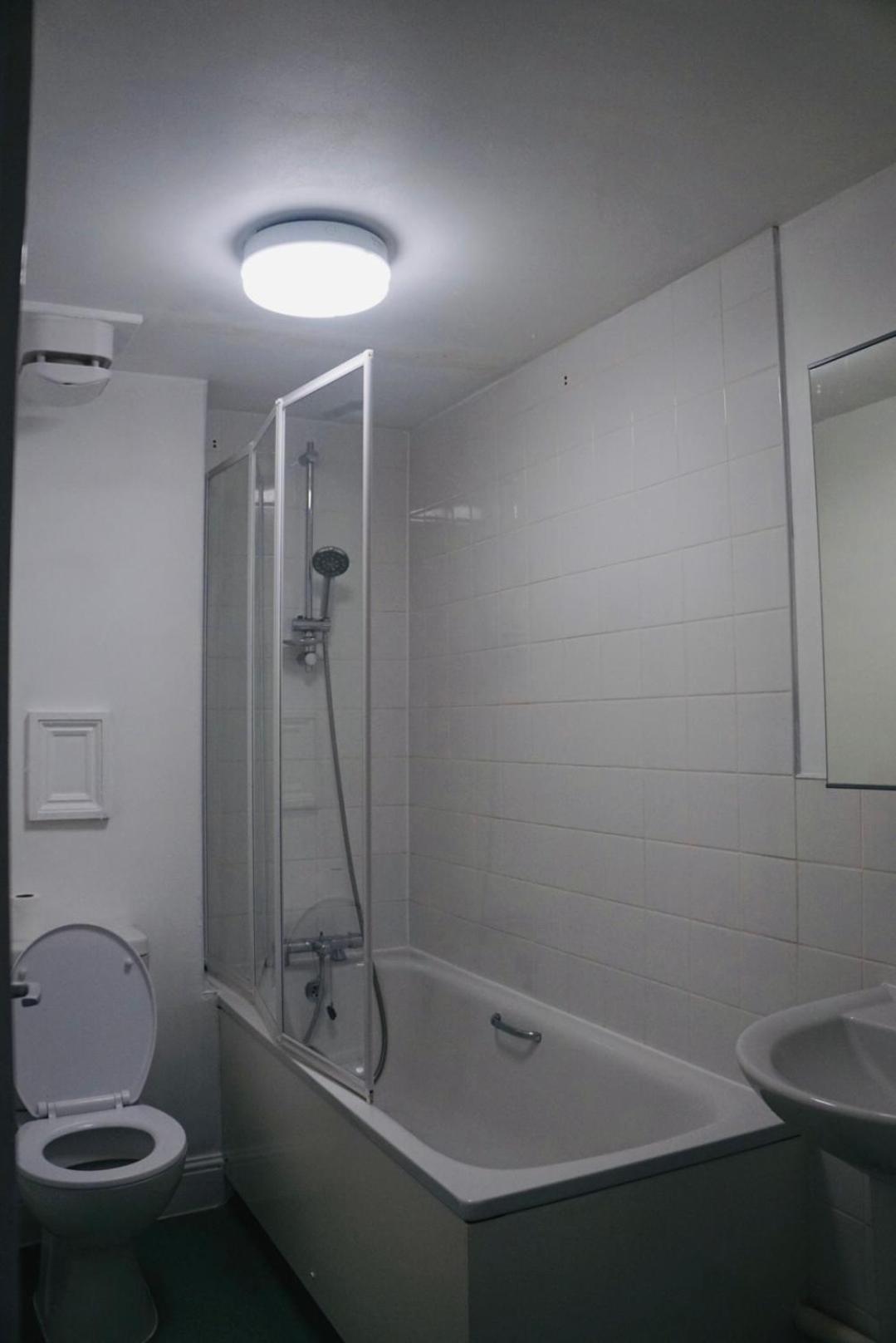 Bustling Western Apartment ลอนดอน ภายนอก รูปภาพ