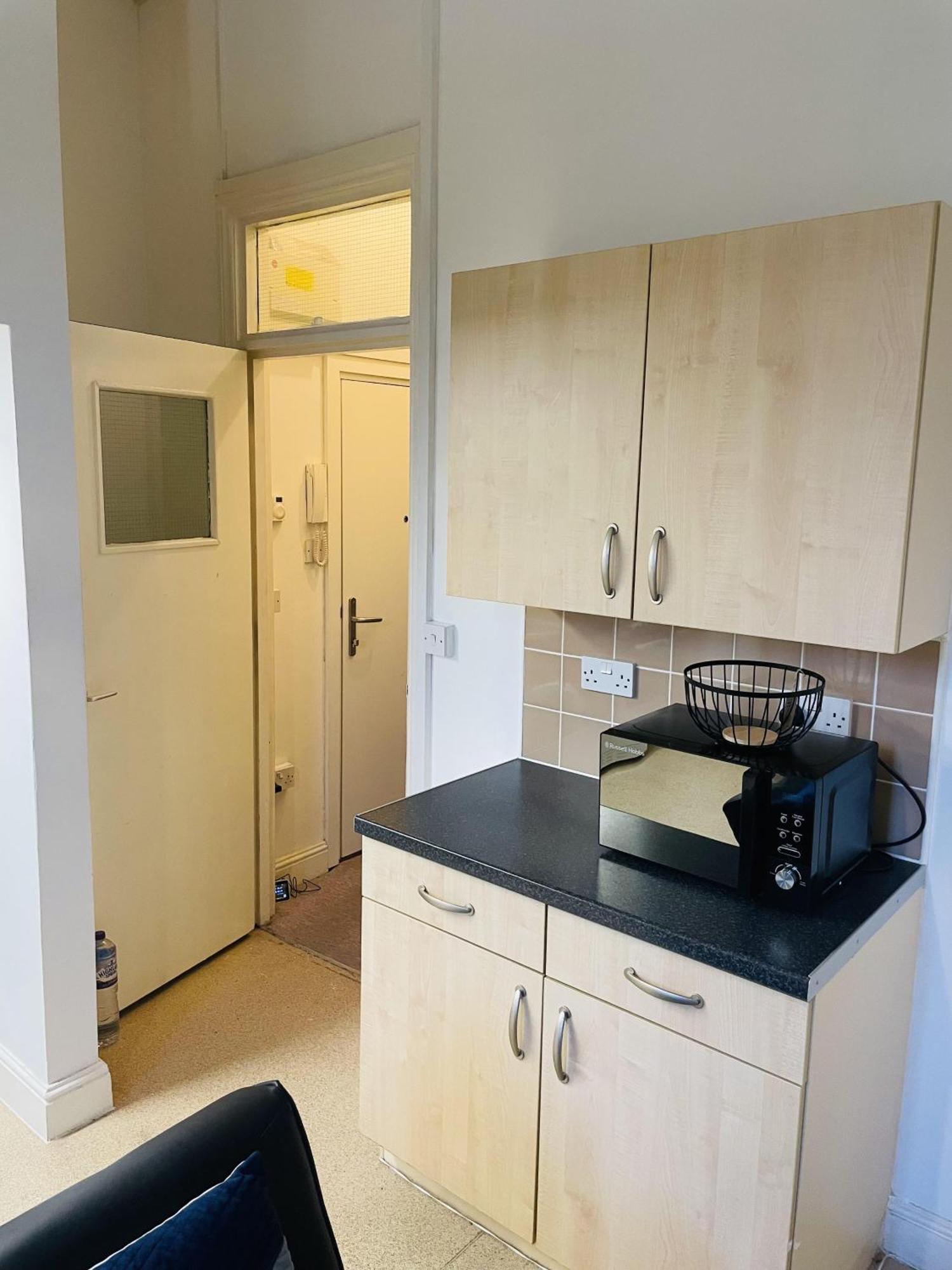 Bustling Western Apartment ลอนดอน ภายนอก รูปภาพ