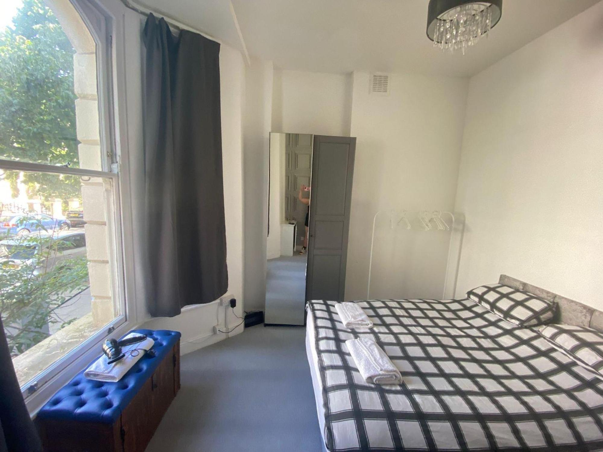 Bustling Western Apartment ลอนดอน ภายนอก รูปภาพ