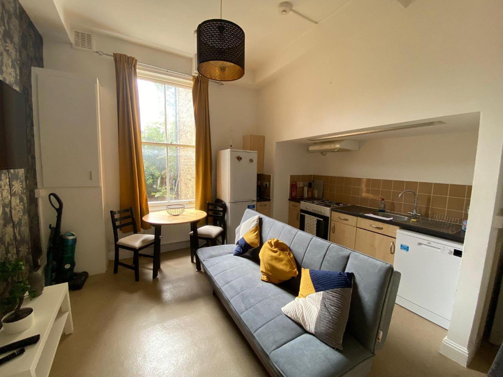 Bustling Western Apartment ลอนดอน ภายนอก รูปภาพ